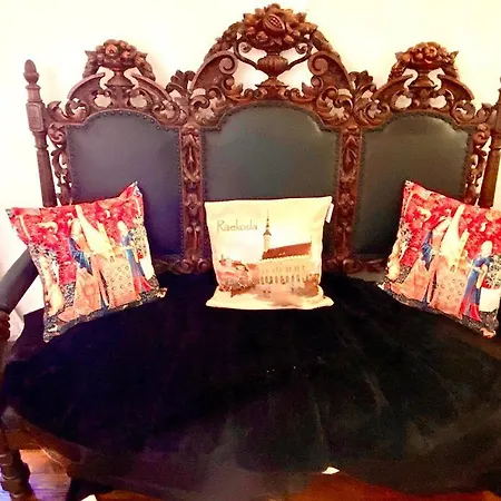 Medieval Old Town Unit With Sauna Appartement