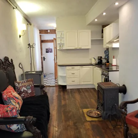 Medieval Old Town Unit With Sauna Apartamento *